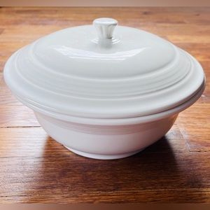 Fiesta by Homer Laughlin Fiestaware White 2qt Round Covered Casserole w/ Lid
